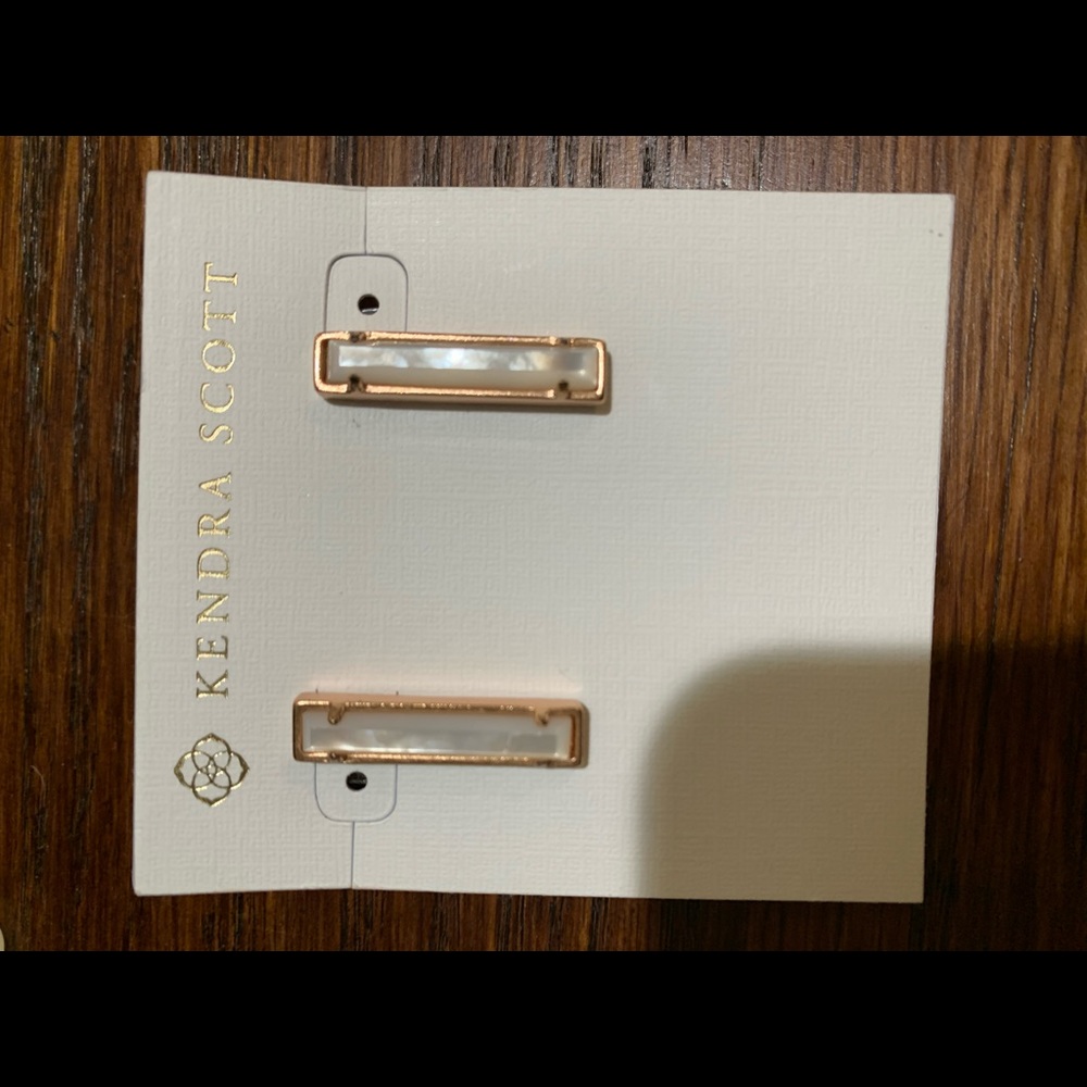 NWOT kendra scott Lady earrings